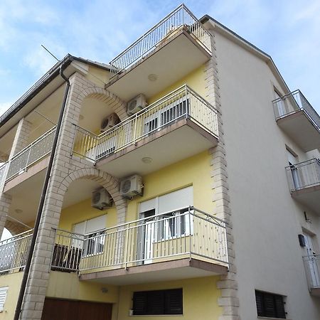Marini Apartmani Traù Esterno foto