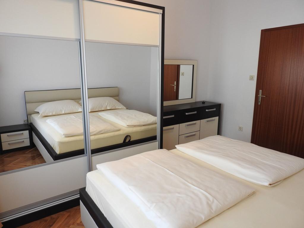 Marini Apartmani Traù Esterno foto