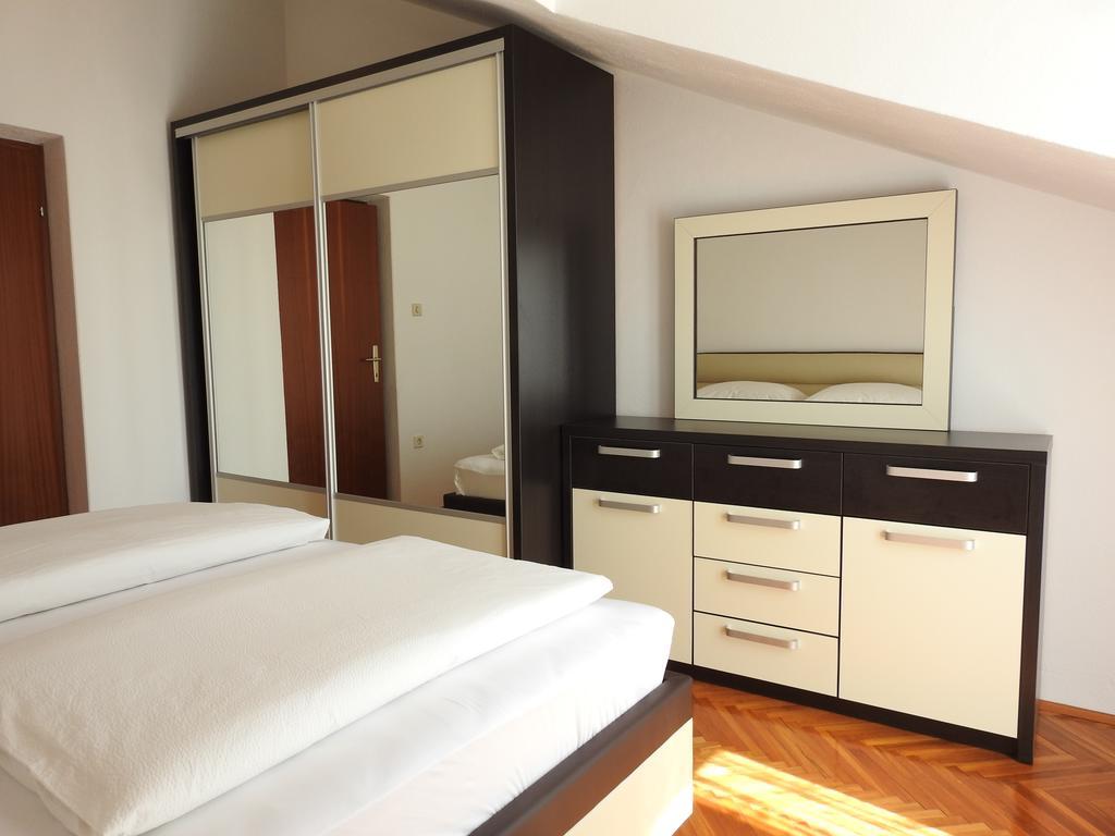 Marini Apartmani Traù Esterno foto