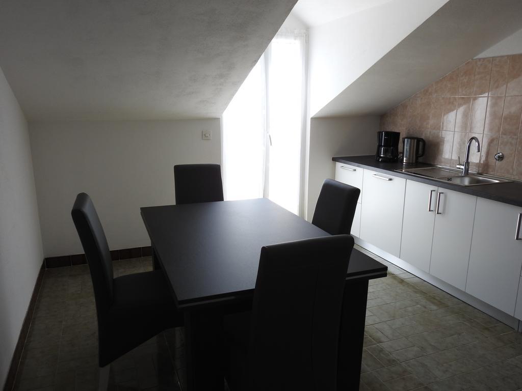 Marini Apartmani Traù Esterno foto